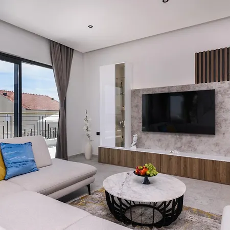 Luxury Adriatica-*heated Pool-sauna-jacuzzi* * 트로기르