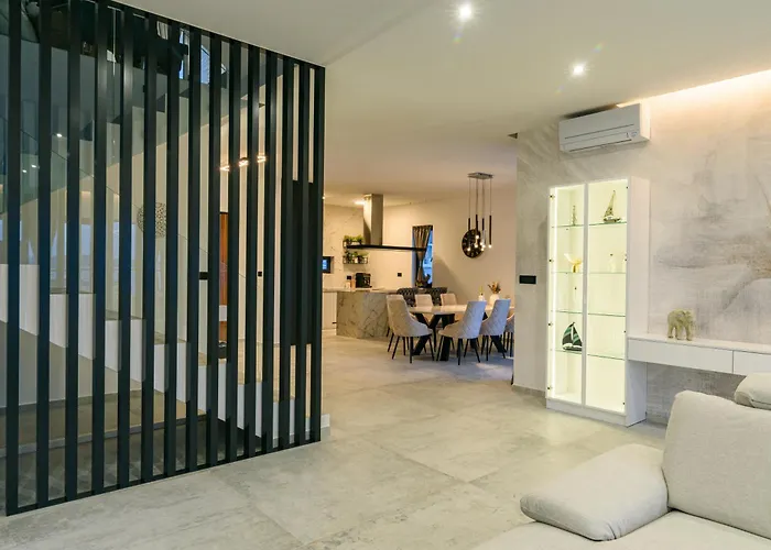 Luxury Adriatica-*heated Pool-sauna-jacuzzi* * Trogir