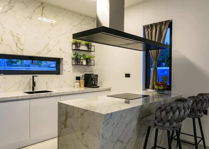 Luxury Adriatica-*heated Pool-sauna-jacuzzi* * Trogir