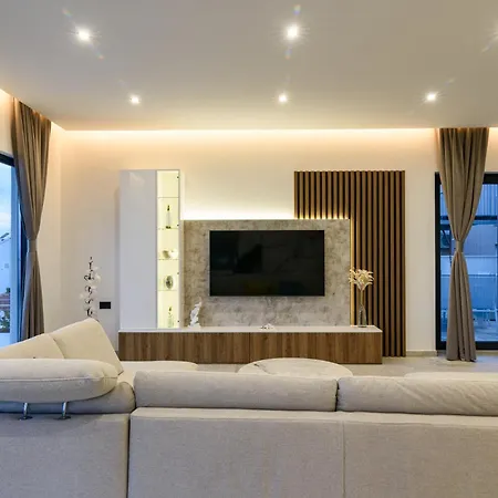 Luxury Adriatica-*heated Pool-sauna-jacuzzi* 빌라 트로기르