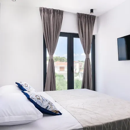 Luxury Adriatica-*heated Pool-sauna-jacuzzi* * Трогир