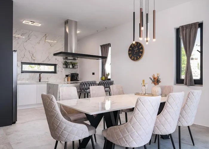 Luxury Adriatica-*heated Pool-sauna-jacuzzi* Traù